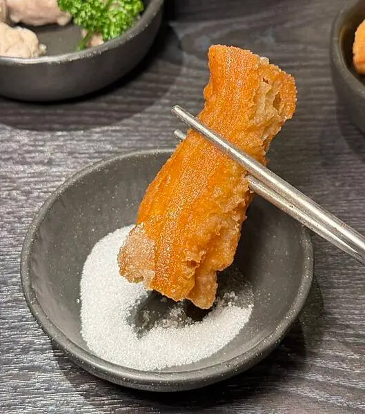 永康街草原風蒙古火鍋！雙人套餐超澎湃，還能體驗蒙古服飾。