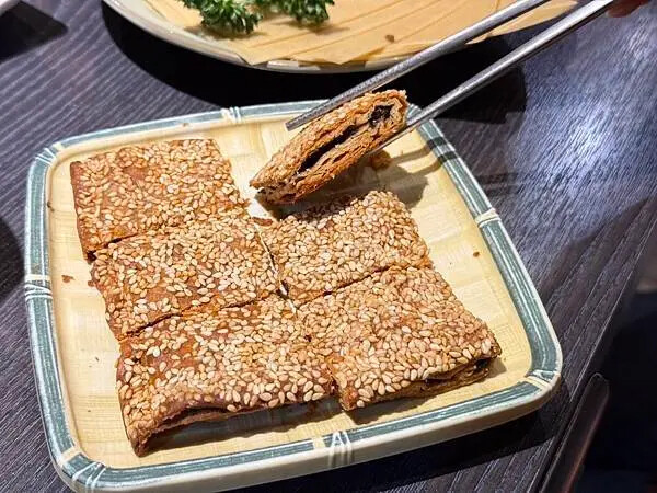 永康街草原風蒙古火鍋！雙人套餐超澎湃，還能體驗蒙古服飾。