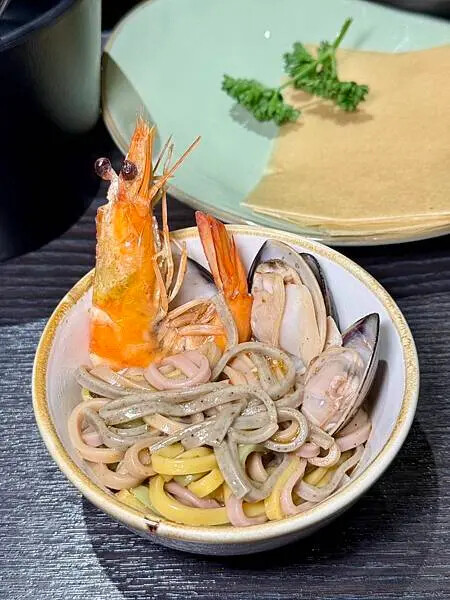 永康街草原風蒙古火鍋！雙人套餐超澎湃，還能體驗蒙古服飾。