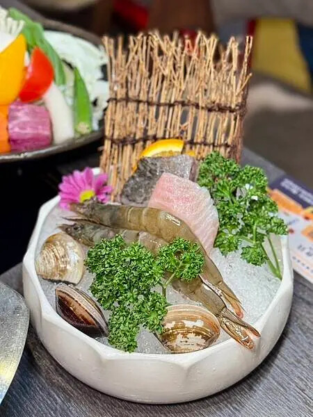 永康街草原風蒙古火鍋！雙人套餐超澎湃，還能體驗蒙古服飾。