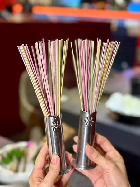 永康街草原風蒙古火鍋！雙人套餐超澎湃，還能體驗蒙古服飾。