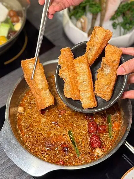 永康街草原風蒙古火鍋！雙人套餐超澎湃，還能體驗蒙古服飾。