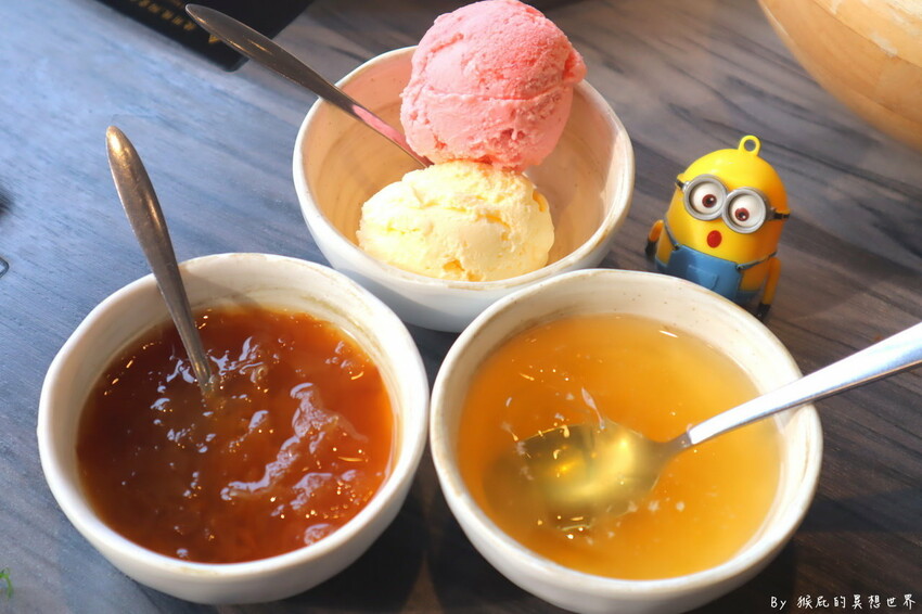 台中超狂火鍋店，竟然有烤鴨5吃超特別，平日自助吧還有蝦子吃到飽，假日蛤蠣吃到飽CP值超高，有免費停車場