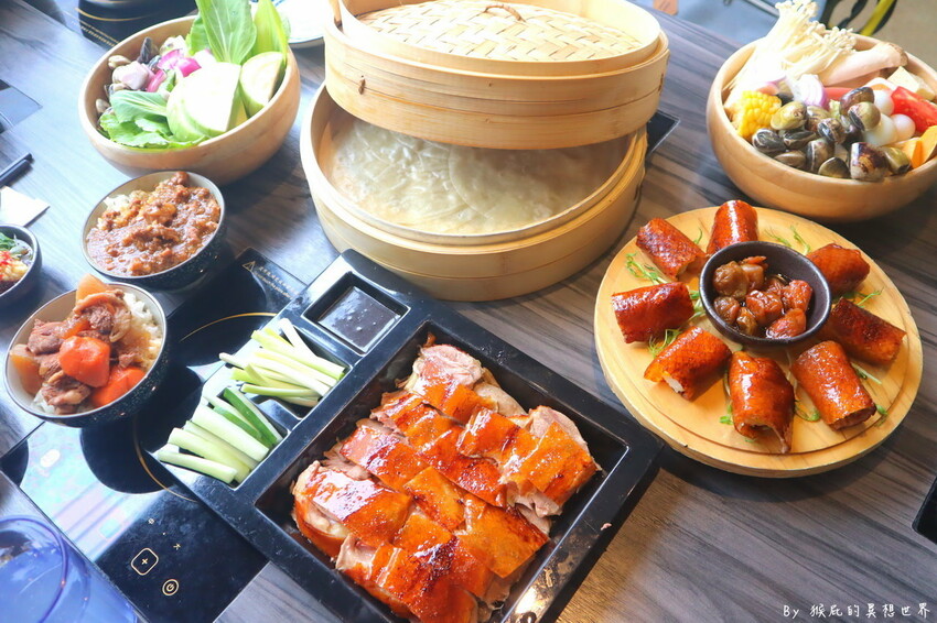 台中超狂火鍋店，竟然有烤鴨5吃超特別，平日自助吧還有蝦子吃到飽，假日蛤蠣吃到飽CP值超高，有免費停車場
