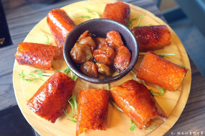 台中超狂火鍋店，竟然有烤鴨5吃超特別，平日自助吧還有蝦子吃到飽，假日蛤蠣吃到飽CP值超高，有免費停車場