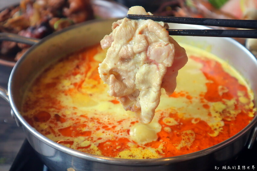 台中超狂火鍋店，竟然有烤鴨5吃超特別，平日自助吧還有蝦子吃到飽，假日蛤蠣吃到飽CP值超高，有免費停車場