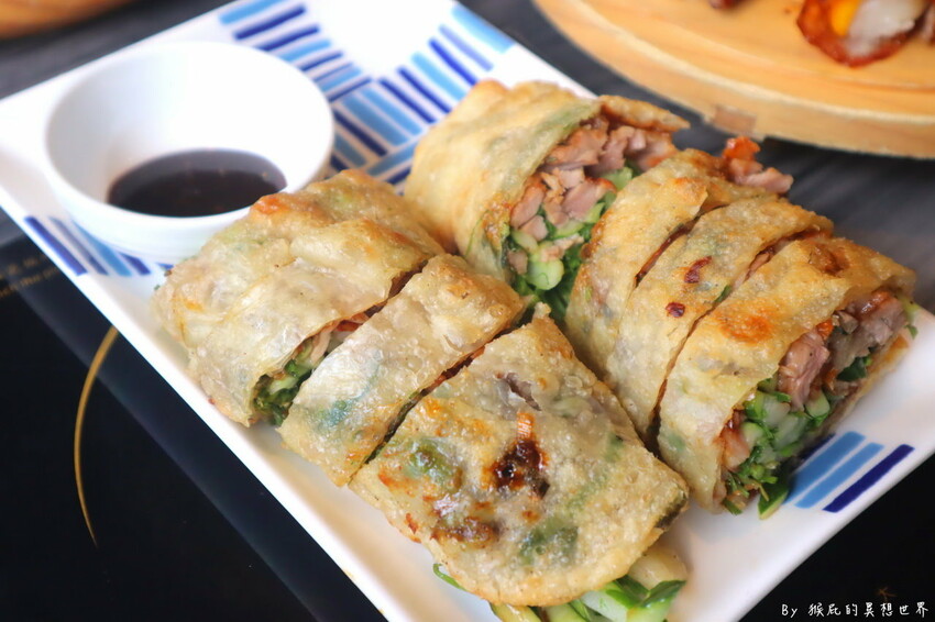 台中超狂火鍋店，竟然有烤鴨5吃超特別，平日自助吧還有蝦子吃到飽，假日蛤蠣吃到飽CP值超高，有免費停車場