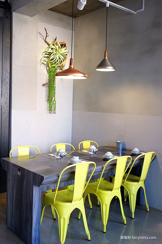 覓鍋物。 CP值高到炸，139元海鮮自由配，一開店人潮就爆滿，沒有排隊吃不到，白飯、飲料無限呷免驚！ @蹦啾♥謝蘿莉 La vie heureuse