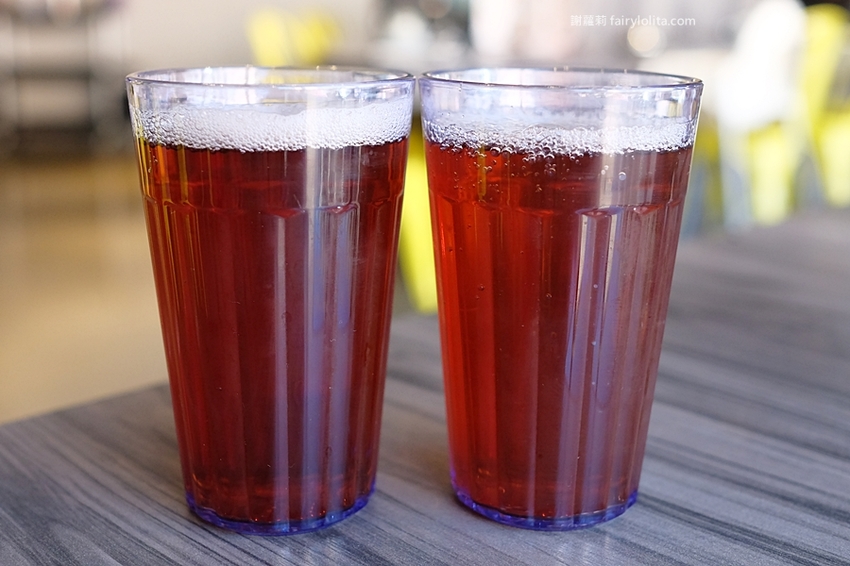 覓鍋物。 CP值高到炸，139元海鮮自由配，一開店人潮就爆滿，沒有排隊吃不到，白飯、飲料無限呷免驚！ @蹦啾♥謝蘿莉 La vie heureuse