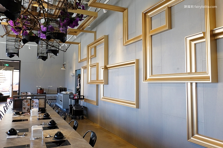 覓鍋物。 CP值高到炸，139元海鮮自由配，一開店人潮就爆滿，沒有排隊吃不到，白飯、飲料無限呷免驚！ @蹦啾♥謝蘿莉 La vie heureuse