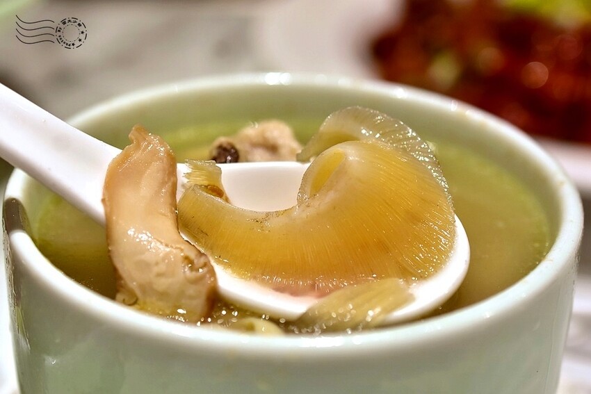 鵝川:松茸雞燉翅