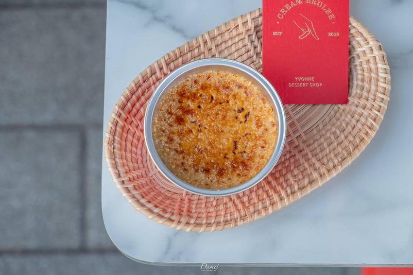 台南中西區｜Yvonne dessert shop﻿-紅色餐車，賣得是質感烤布蕾