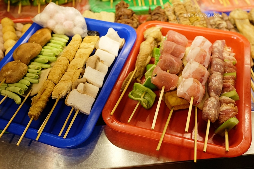 金夫子烤雞排串燒鹹酥雞飲料。白天吃不到、晚上才營業!在地人激推「隱藏版宵夜碳烤」,一串只要10塊錢! @蹦啾♥謝蘿莉 La vie heureuse