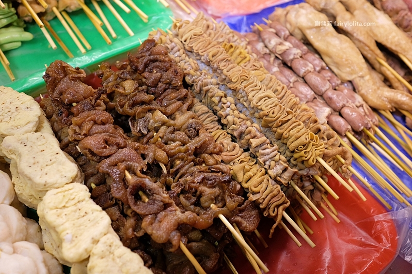 金夫子烤雞排串燒鹹酥雞飲料。白天吃不到、晚上才營業!在地人激推「隱藏版宵夜碳烤」,一串只要10塊錢! @蹦啾♥謝蘿莉 La vie heureuse