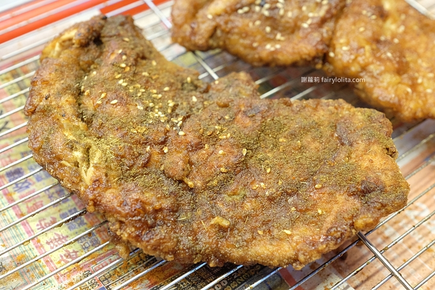 金夫子烤雞排串燒鹹酥雞飲料。白天吃不到、晚上才營業!在地人激推「隱藏版宵夜碳烤」,一串只要10塊錢! @蹦啾♥謝蘿莉 La vie heureuse