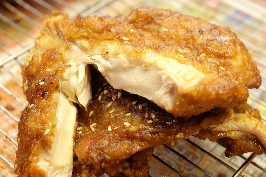 金夫子烤雞排串燒鹹酥雞飲料。白天吃不到、晚上才營業!在地人激推「隱藏版宵夜碳烤」,一串只要10塊錢! @蹦啾♥謝蘿莉 La vie heureuse