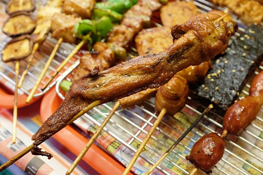 金夫子烤雞排串燒鹹酥雞飲料。白天吃不到、晚上才營業!在地人激推「隱藏版宵夜碳烤」,一串只要10塊錢! @蹦啾♥謝蘿莉 La vie heureuse