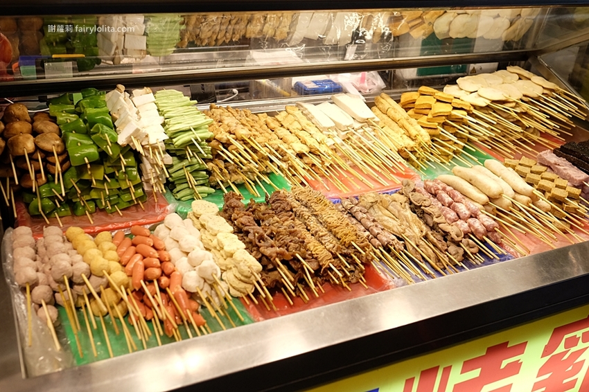 金夫子烤雞排串燒鹹酥雞飲料。白天吃不到、晚上才營業!在地人激推「隱藏版宵夜碳烤」,一串只要10塊錢! @蹦啾♥謝蘿莉 La vie heureuse