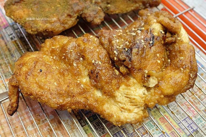 金夫子烤雞排串燒鹹酥雞飲料。白天吃不到、晚上才營業!在地人激推「隱藏版宵夜碳烤」,一串只要10塊錢! @蹦啾♥謝蘿莉 La vie heureuse