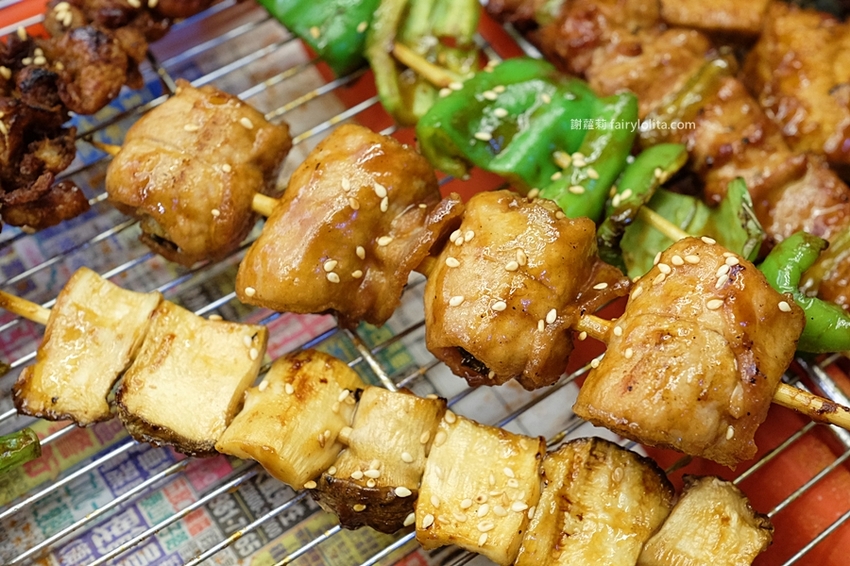 金夫子烤雞排串燒鹹酥雞飲料。白天吃不到、晚上才營業!在地人激推「隱藏版宵夜碳烤」,一串只要10塊錢! @蹦啾♥謝蘿莉 La vie heureuse