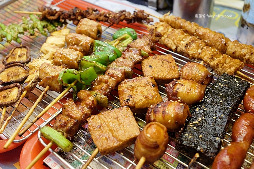 金夫子烤雞排串燒鹹酥雞飲料。白天吃不到、晚上才營業!在地人激推「隱藏版宵夜碳烤」,一串只要10塊錢! @蹦啾♥謝蘿莉 La vie heureuse