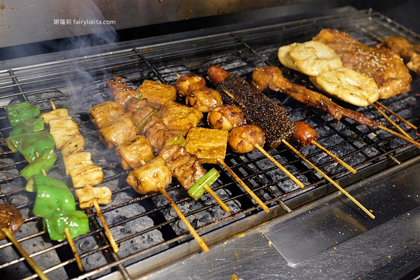 金夫子烤雞排串燒鹹酥雞飲料。白天吃不到、晚上才營業!在地人激推「隱藏版宵夜碳烤」,一串只要10塊錢! @蹦啾♥謝蘿莉 La vie heureuse