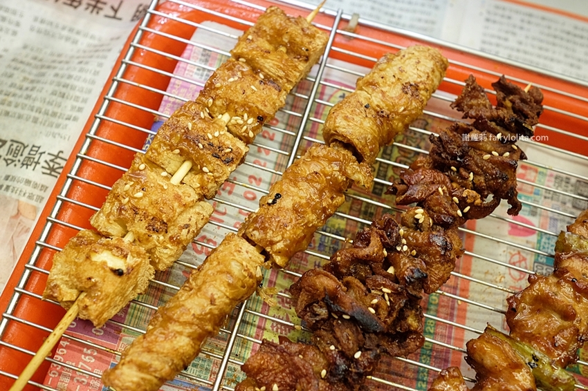 金夫子烤雞排串燒鹹酥雞飲料。白天吃不到、晚上才營業!在地人激推「隱藏版宵夜碳烤」,一串只要10塊錢! @蹦啾♥謝蘿莉 La vie heureuse