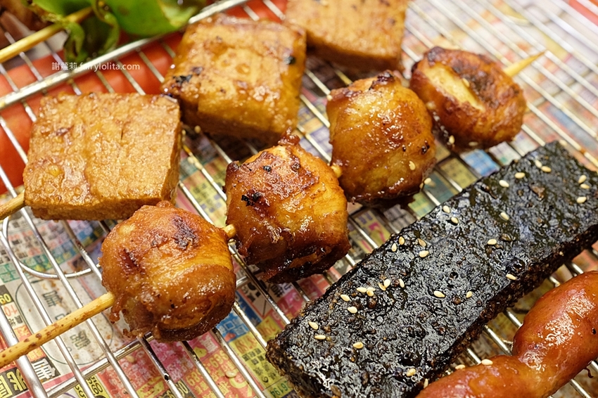 金夫子烤雞排串燒鹹酥雞飲料。白天吃不到、晚上才營業!在地人激推「隱藏版宵夜碳烤」,一串只要10塊錢! @蹦啾♥謝蘿莉 La vie heureuse