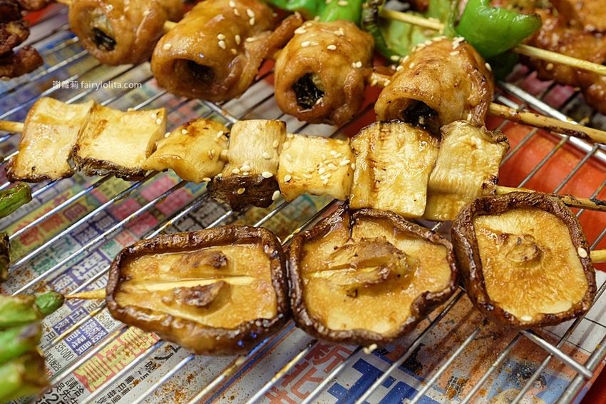 金夫子烤雞排串燒鹹酥雞飲料。白天吃不到、晚上才營業!在地人激推「隱藏版宵夜碳烤」,一串只要10塊錢! @蹦啾♥謝蘿莉 La vie heureuse