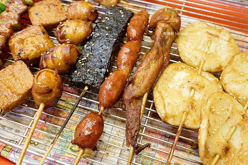 金夫子烤雞排串燒鹹酥雞飲料。白天吃不到、晚上才營業!在地人激推「隱藏版宵夜碳烤」,一串只要10塊錢! @蹦啾♥謝蘿莉 La vie heureuse