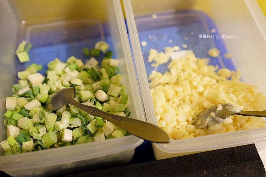 金夫子烤雞排串燒鹹酥雞飲料。白天吃不到、晚上才營業!在地人激推「隱藏版宵夜碳烤」,一串只要10塊錢! @蹦啾♥謝蘿莉 La vie heureuse