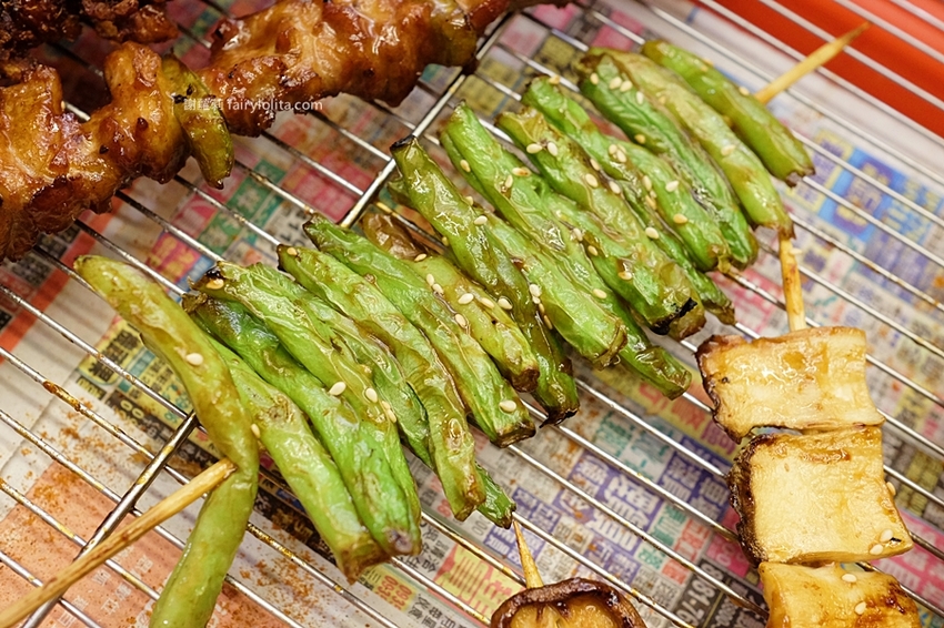 金夫子烤雞排串燒鹹酥雞飲料。白天吃不到、晚上才營業!在地人激推「隱藏版宵夜碳烤」,一串只要10塊錢! @蹦啾♥謝蘿莉 La vie heureuse