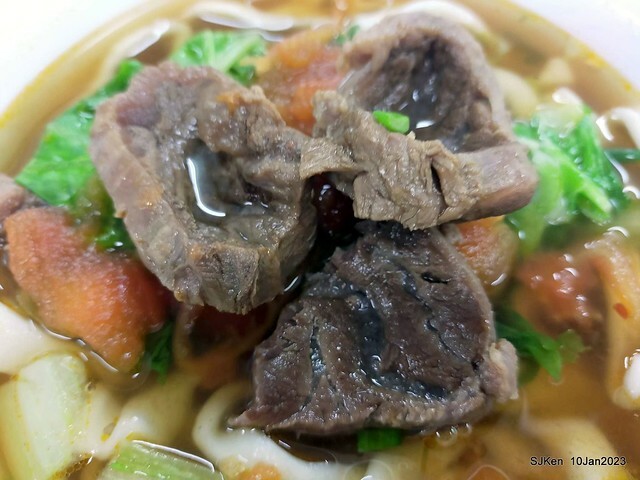 「二馬刀削麵 」番茄牛肉麵 Tomato Beef noodle store, Taipei, Taiwan, SJKen, Jan 10, 2023.