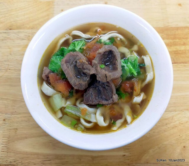 「二馬刀削麵 」番茄牛肉麵 Tomato Beef noodle store, Taipei, Taiwan, SJKen, Jan 10, 2023.