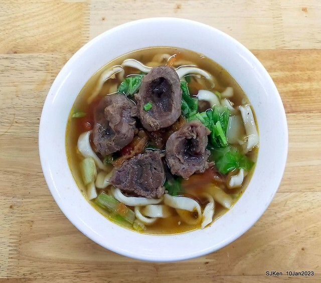 「二馬刀削麵 」番茄牛肉麵 Tomato Beef noodle store, Taipei, Taiwan, SJKen, Jan 10, 2023.