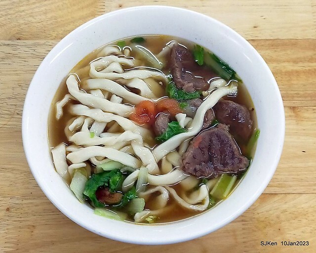 「二馬刀削麵 」番茄牛肉麵 Tomato Beef noodle store, Taipei, Taiwan, SJKen, Jan 10, 2023.