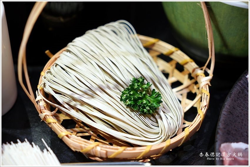 【桃園美食】杏春德記漢方火鍋．溫補養生的中藥火鍋，新推出的漢方迷你鍋省時又美味!華泰名品城美食推薦! - 大口老師的走跳學堂!