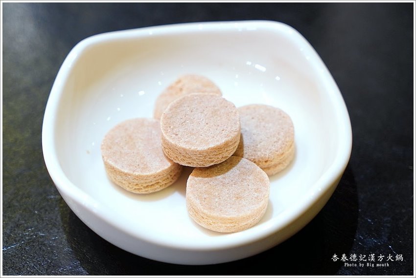 【桃園美食】杏春德記漢方火鍋．溫補養生的中藥火鍋，新推出的漢方迷你鍋省時又美味!華泰名品城美食推薦! - 大口老師的走跳學堂!