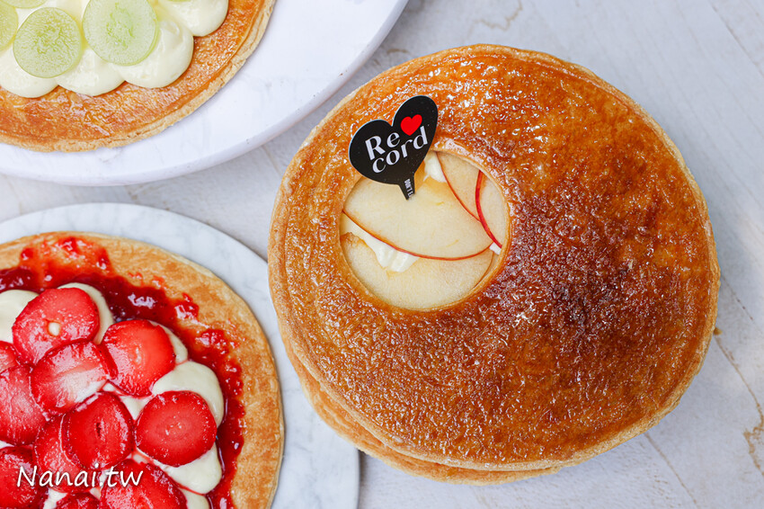 全新甜點搶先曝光！日本夯爆的唱片行千層酥，不用飛日本在彰化也吃的到，9/14準時開賣