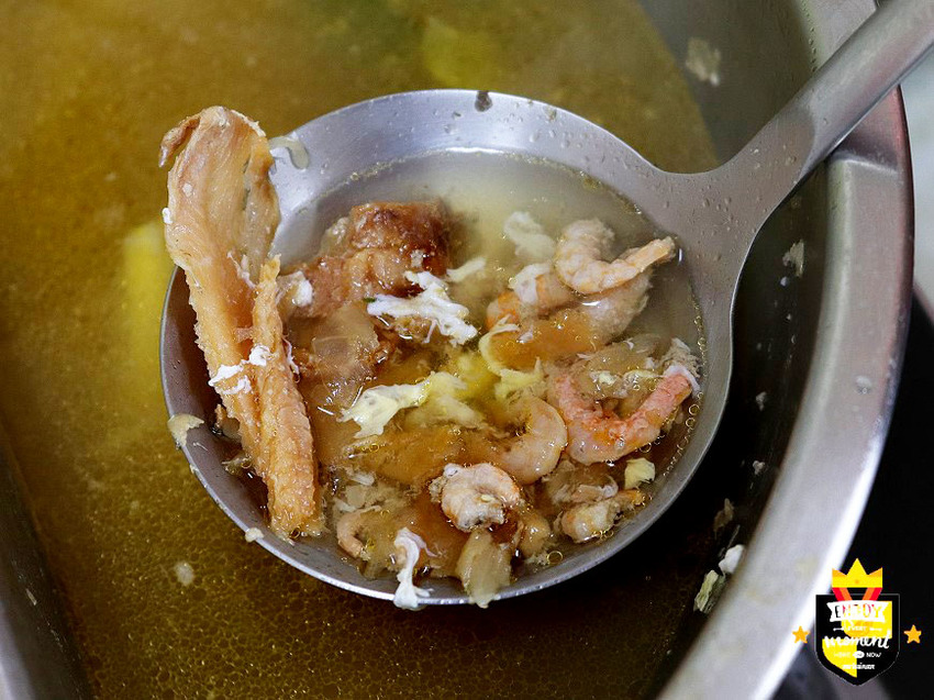 台南沙茶爐／傍晚才營業飄香20年／高湯當日現熬4小時／平價消費CP值高／沒訂位很難吃得到／在地人從小吃到大／讓老饕一吃再吃不厭倦