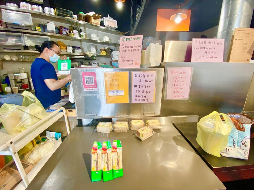 士林捷運站 早餐美食推薦 双胞胎手工蛋餅捲ㄦ 主打現桿的酥皮蛋餅 口味10多種供選擇 2023漲價了