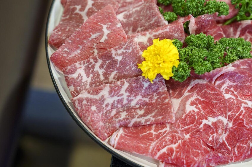 台中燒肉吃到飽 燒肉眾精緻炭火燒肉｜兩個小時無限吃，超值優惠日本A5和牛吃到飽