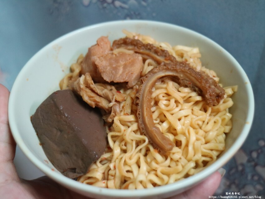 【台北萬華區】防疫六人套餐『新馬辣經典麻辣鍋-昆明店』月底前訂購加贈牛肚/牛筋/肥腸(三選一)