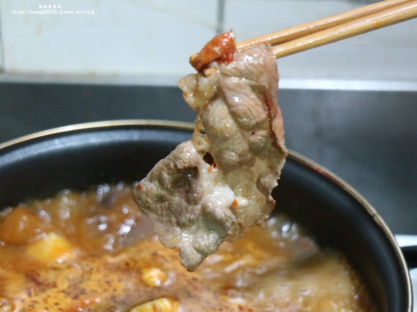 【台北萬華區】防疫六人套餐『新馬辣經典麻辣鍋-昆明店』月底前訂購加贈牛肚/牛筋/肥腸(三選一)