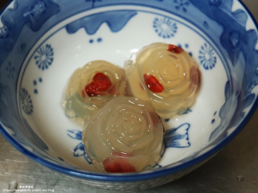 【台北萬華區】防疫六人套餐『新馬辣經典麻辣鍋-昆明店』月底前訂購加贈牛肚/牛筋/肥腸(三選一)