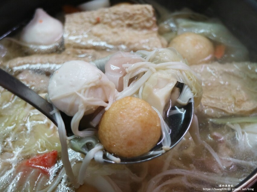 【台北萬華區】防疫六人套餐『新馬辣經典麻辣鍋-昆明店』月底前訂購加贈牛肚/牛筋/肥腸(三選一)