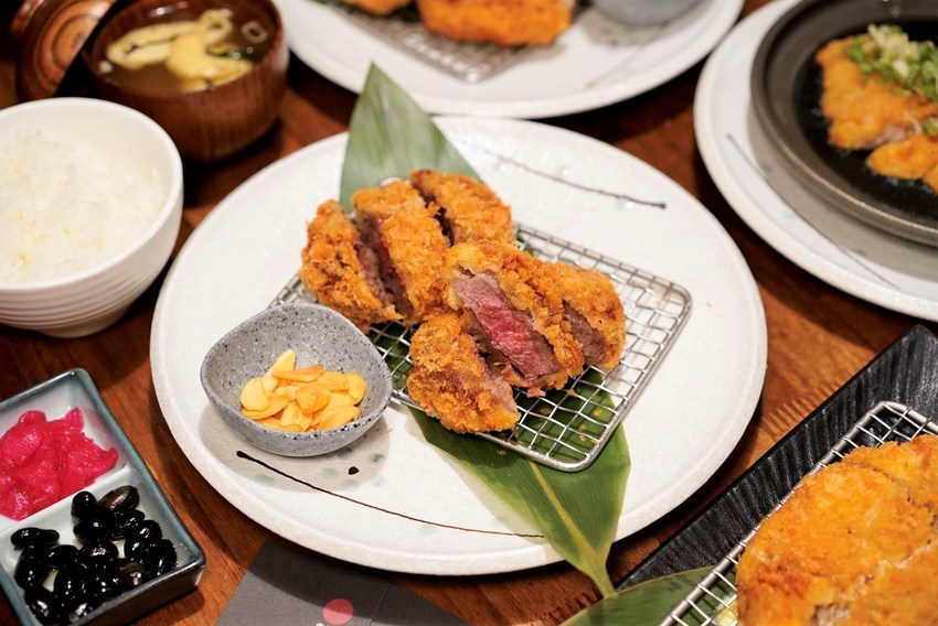 【晴木千層豬排Kimukatsu】新竹巨城7樓美食推薦,高麗菜絲、越光米、味噌湯、小菜皆為無限供應!(內有2020全新菜單) - 阿華田的美食日記