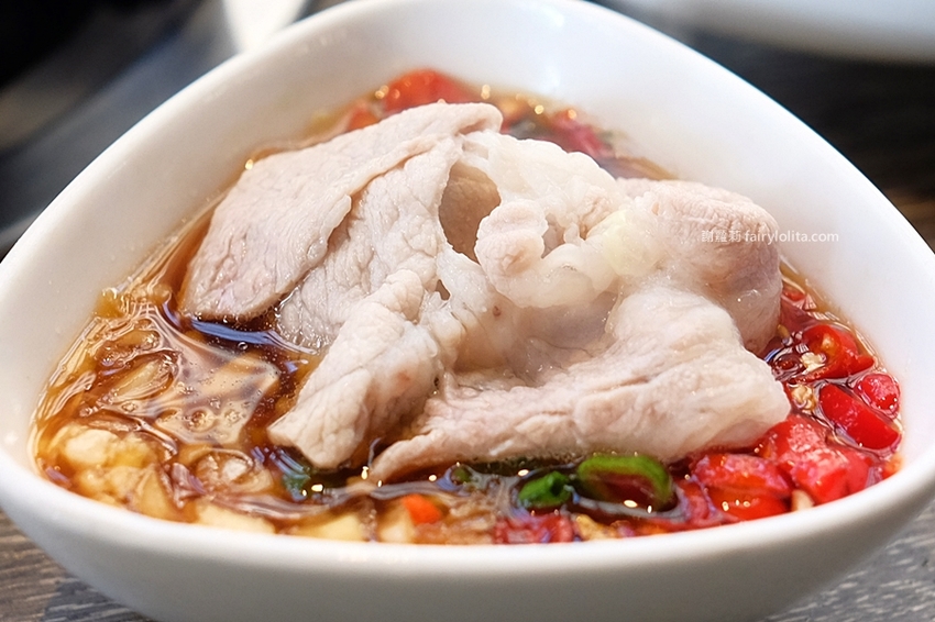 村民食堂 食大鍋 STOCKPOT。讓你胃袋滿到溢出來不用300元，自助吧無限吃到飽，飲料、甜點通通呷免驚！ @蹦啾♥謝蘿莉 La vie heureuse