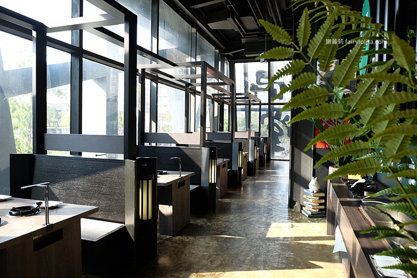 村民食堂 食大鍋 STOCKPOT。讓你胃袋滿到溢出來不用300元，自助吧無限吃到飽，飲料、甜點通通呷免驚！ @蹦啾♥謝蘿莉 La vie heureuse