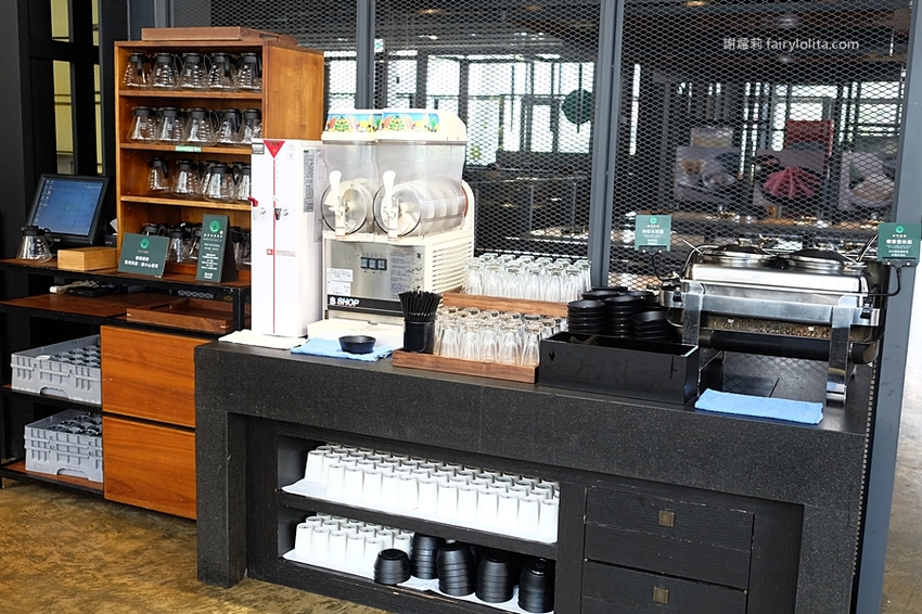 村民食堂 食大鍋 STOCKPOT。讓你胃袋滿到溢出來不用300元，自助吧無限吃到飽，飲料、甜點通通呷免驚！ @蹦啾♥謝蘿莉 La vie heureuse